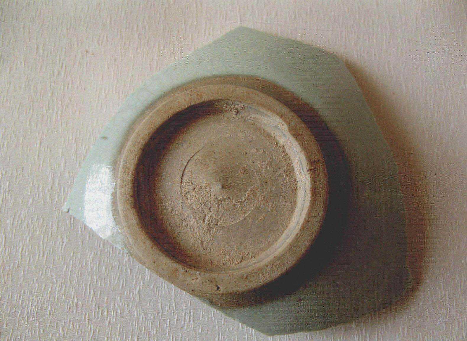 图43-10 金代柴窑碗挖足特征